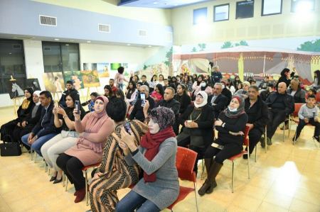 بالصور : بسمة طبعون تستضيف معرضاً فنياً 